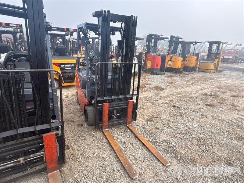 Toyota 8FGCU15 2500 lb Pneumatic Tire Forklift フォークリフト - その他
