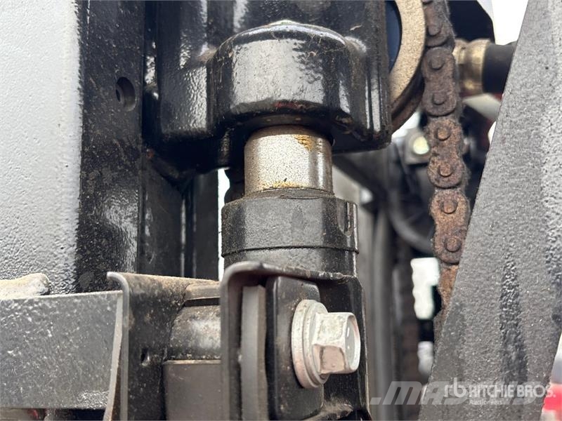 Toyota 8FGCU15 2500 lb Pneumatic Tire Forklift フォークリフト - その他
