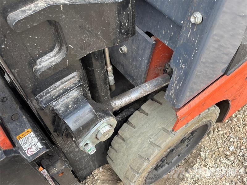 Toyota 8FGCU15 2500 lb Pneumatic Tire Forklift フォークリフト - その他