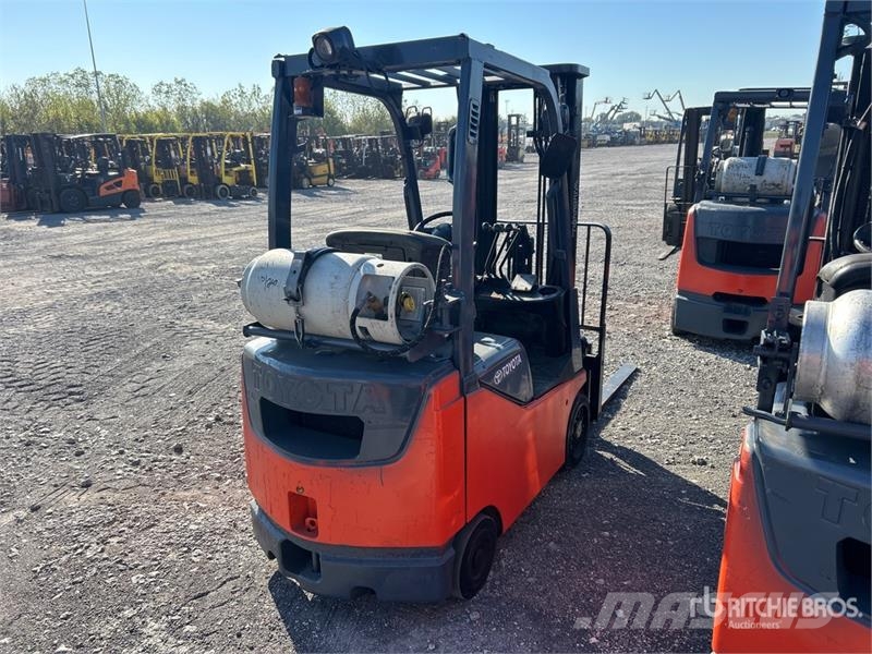 Toyota 8FGCU15 2500 lb Cushion Tire Forklift شاحنات ذات رافعات شوكية - أخرى