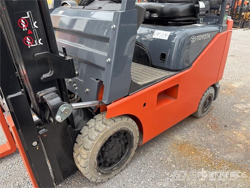 Toyota 8FGCU15 2700 lb Forklift Targoncák-Egyéb