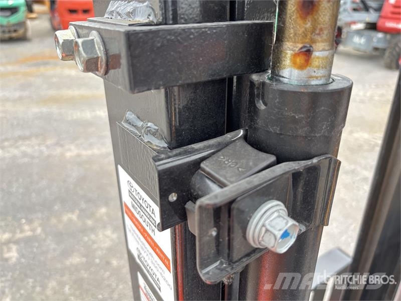Toyota 8FGCU15 2700 lb Forklift Targoncák-Egyéb