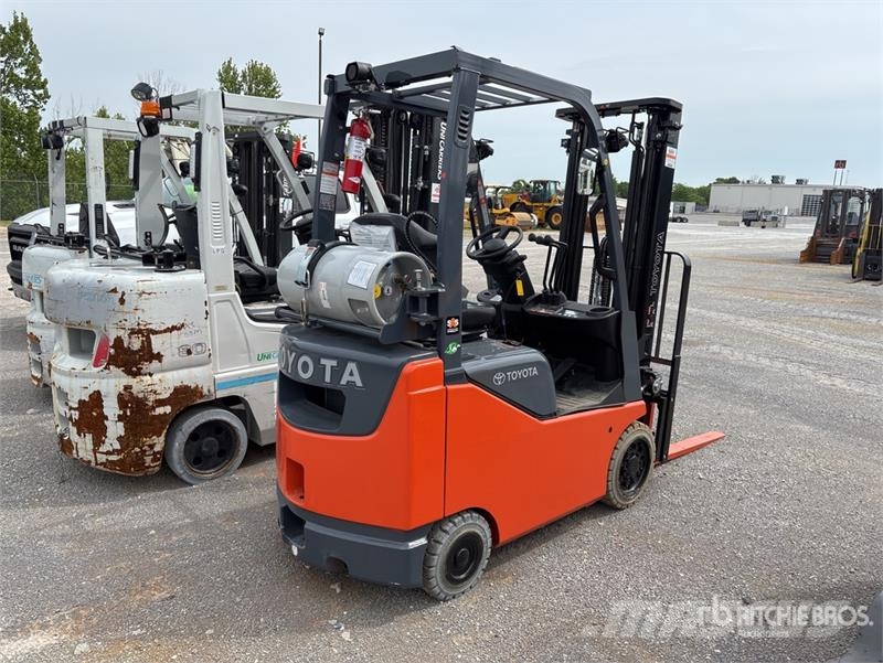 Toyota 8FGCU15 2700 lb Forklift Targoncák-Egyéb