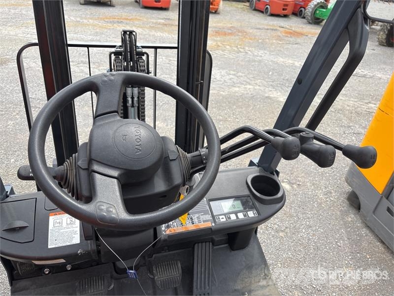 Toyota 8FGCU15 2700 lb Forklift Targoncák-Egyéb