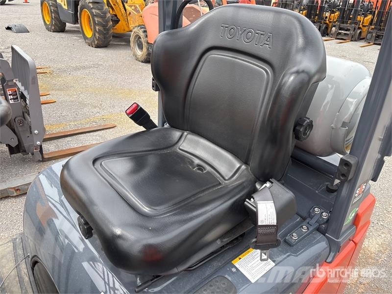 Toyota 8FGCU15 2700 lb Forklift Targoncák-Egyéb