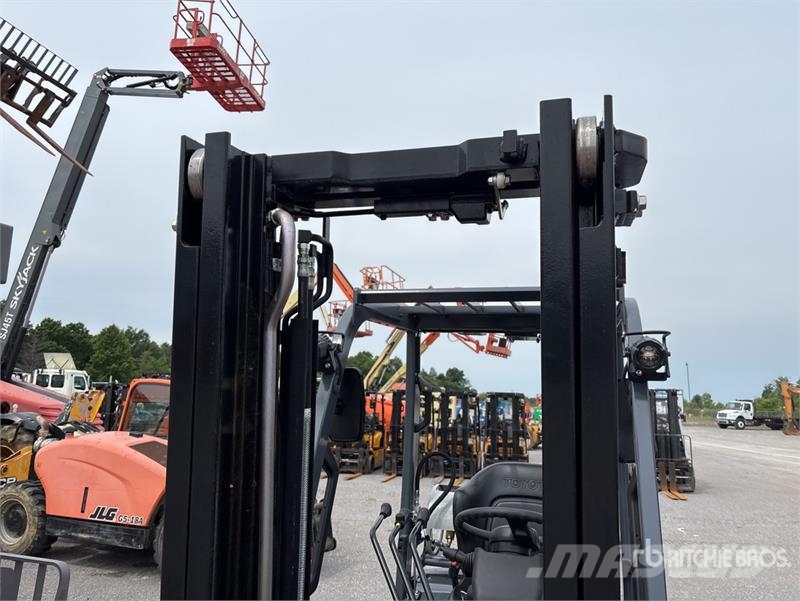 Toyota 8FGCU15 2700 lb Forklift Targoncák-Egyéb