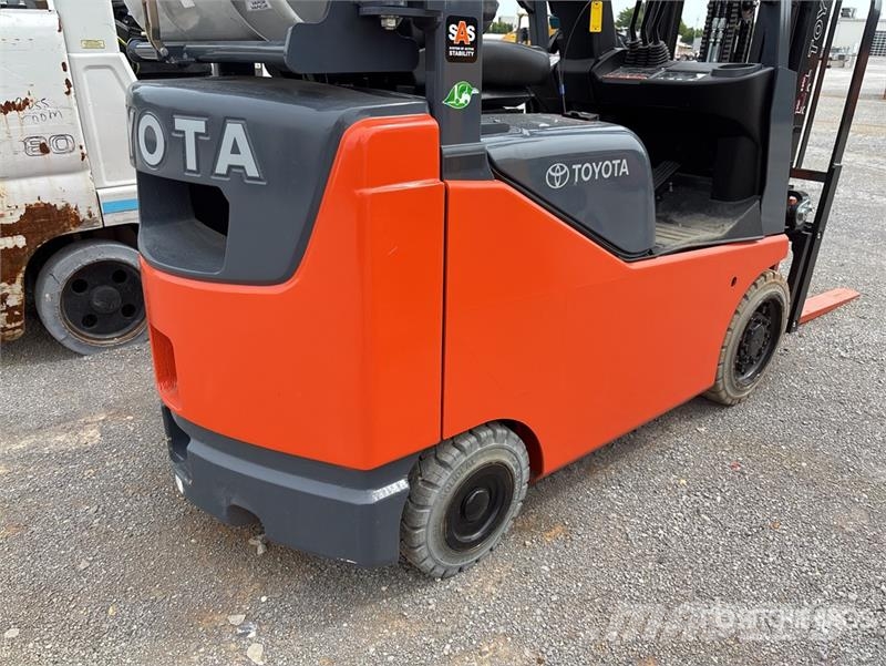 Toyota 8FGCU15 2700 lb Forklift Targoncák-Egyéb