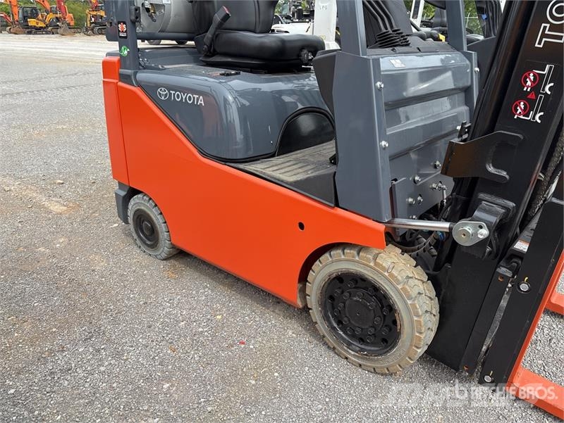 Toyota 8FGCU15 2700 lb Forklift Targoncák-Egyéb