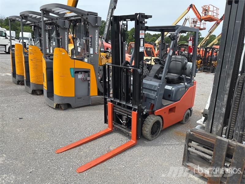 Toyota 8FGCU15 2700 lb Forklift Targoncák-Egyéb