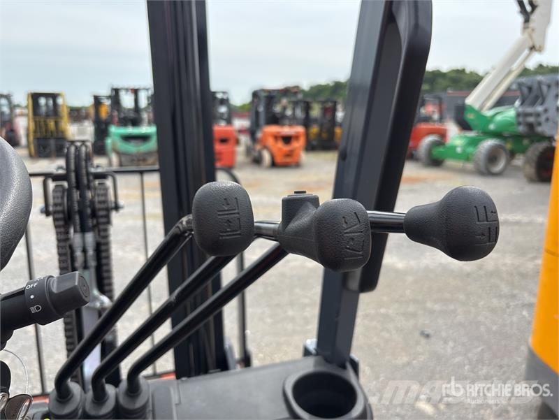 Toyota 8FGCU15 2700 lb Forklift Targoncák-Egyéb