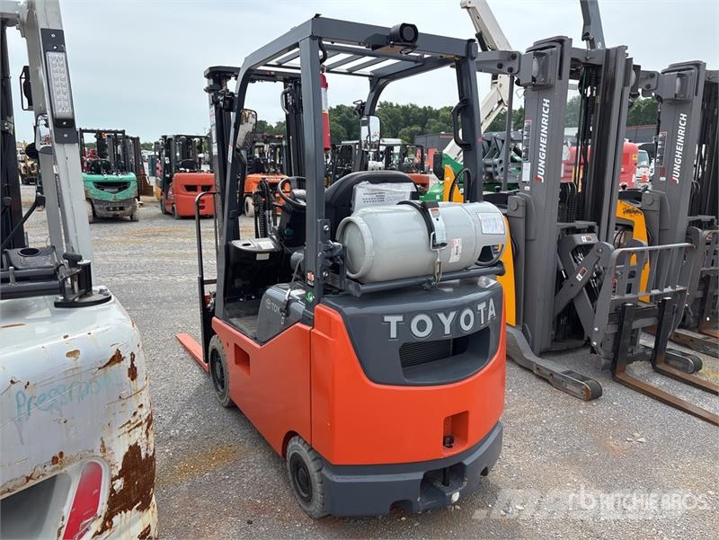 Toyota 8FGCU15 2700 lb Forklift Targoncák-Egyéb