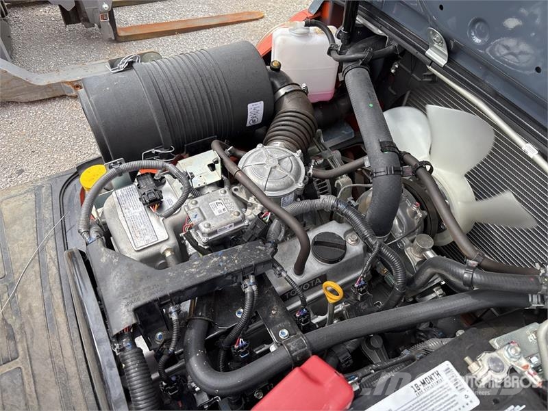 Toyota 8FGCU15 2700 lb Forklift Targoncák-Egyéb