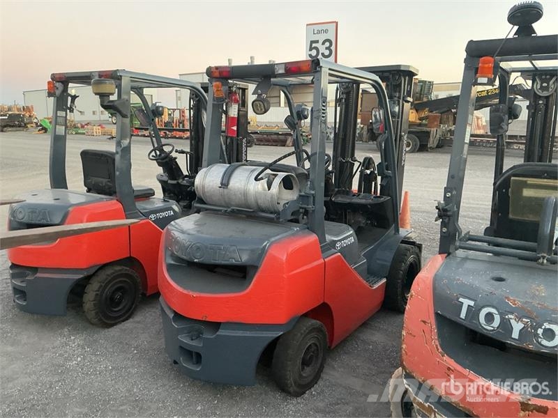 Toyota 8FGCU25 4500 lb Cushion Tire Forklift Другие складские механизмы