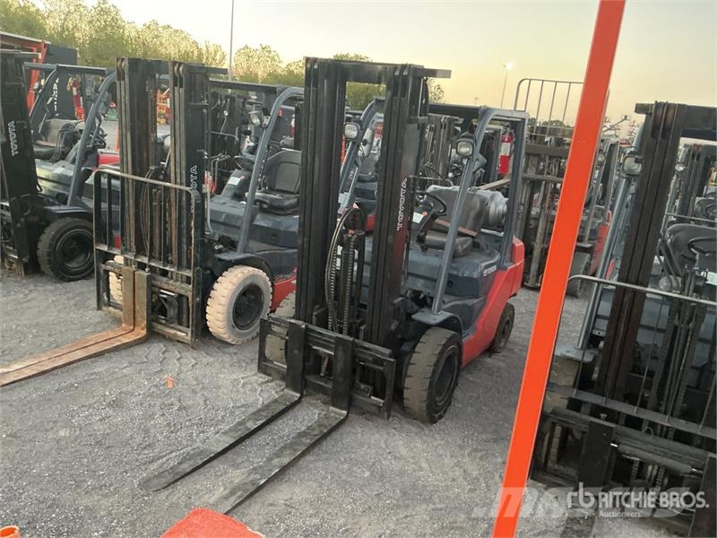 Toyota 8FGCU25 4500 lb Cushion Tire Forklift Другие складские механизмы