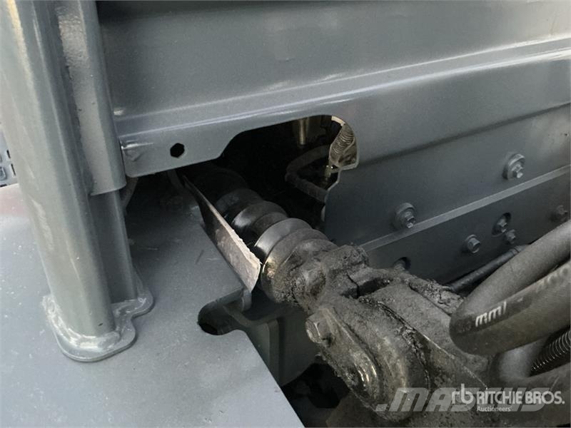 Toyota 8FGCU25 4500 lb Cushion Tire Forklift Другие складские механизмы