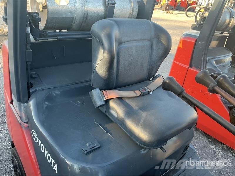 Toyota 8FGCU25 4500 lb Cushion Tire Forklift Šakiniai krautuvai - Kita