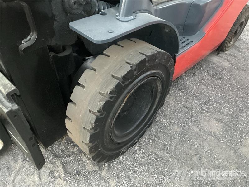 Toyota 8FGCU25 4500 lb Cushion Tire Forklift Другие складские механизмы