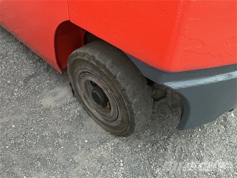Toyota 8FGCU25 4500 lb Cushion Tire Forklift Другие складские механизмы