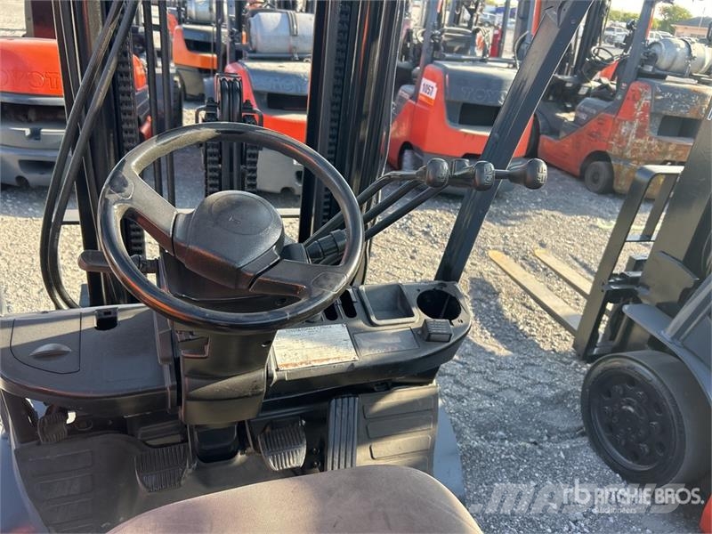 Toyota 8FGCU25 4500 lb Cushion Tire Forklift 그 외 지게차