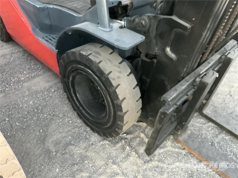 Toyota 8FGCU25 4500 lb Cushion Tire Forklift Другие складские механизмы