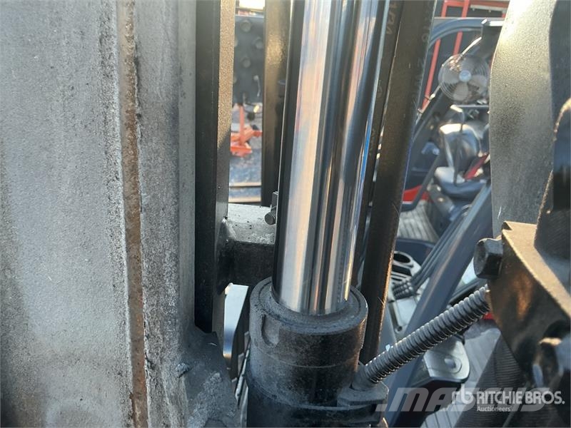 Toyota 8FGCU25 4500 lb Cushion Tire Forklift Šakiniai krautuvai - Kita