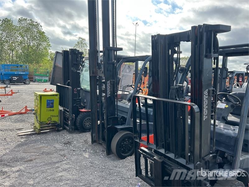 Toyota 8FGCU25 4500 lb Cushion Tire Forklift Інше