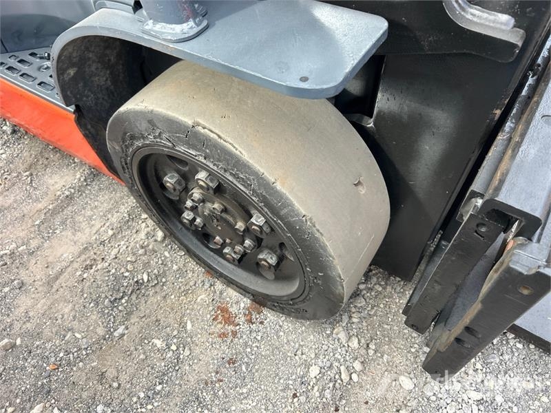 Toyota 8FGCU25 4500 lb Cushion Tire Forklift Інше