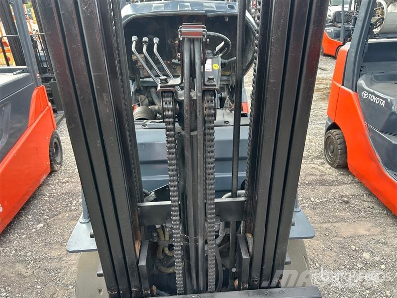 Toyota 8FGCU25 4500 lb Cushion Tire Forklift Інше