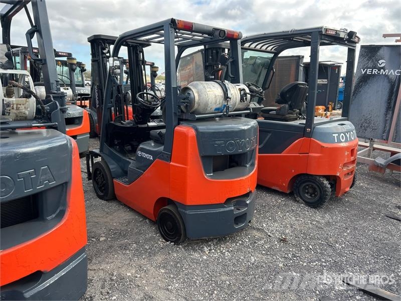 Toyota 8FGCU25 4500 lb Cushion Tire Forklift Інше