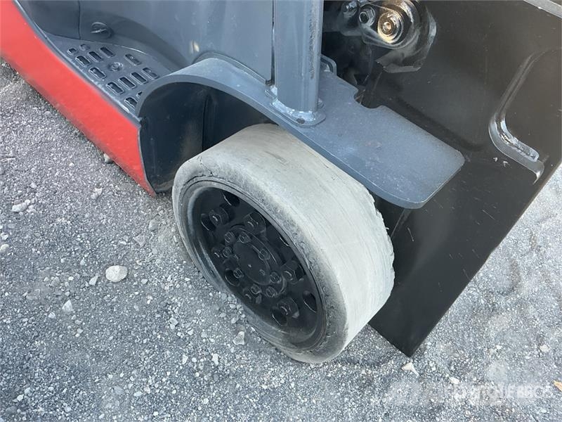 Toyota 8FGCU25 4500 lb Cushion Tire Forklift Šakiniai krautuvai - Kita