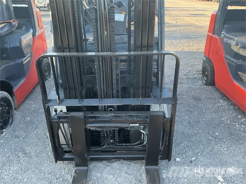 Toyota 8FGCU25 4500 lb Cushion Tire Forklift Šakiniai krautuvai - Kita