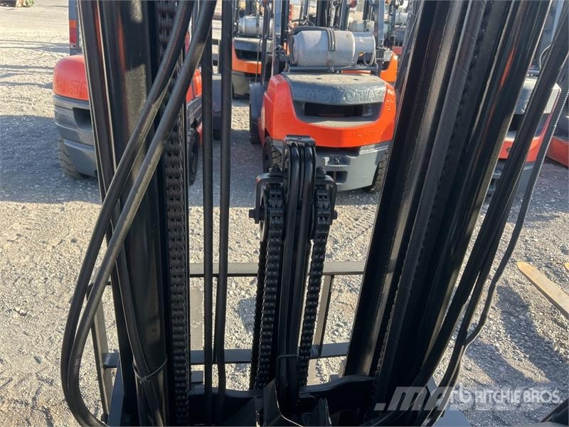 Toyota 8FGCU25 4500 lb Cushion Tire Forklift 그 외 지게차