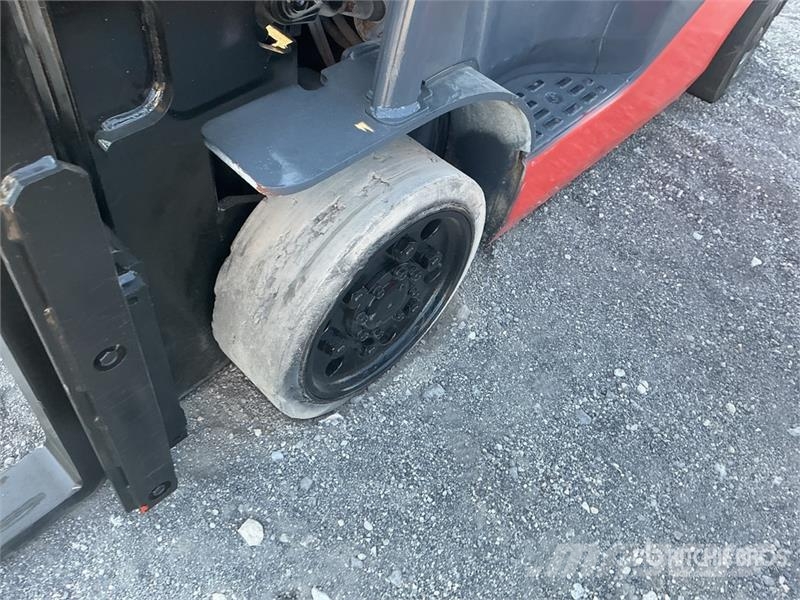 Toyota 8FGCU25 4500 lb Cushion Tire Forklift Šakiniai krautuvai - Kita