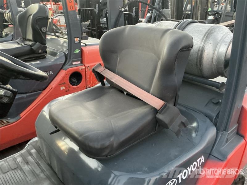 Toyota 8FGCU25 4500 lb Cushion Tire Forklift Другие складские механизмы