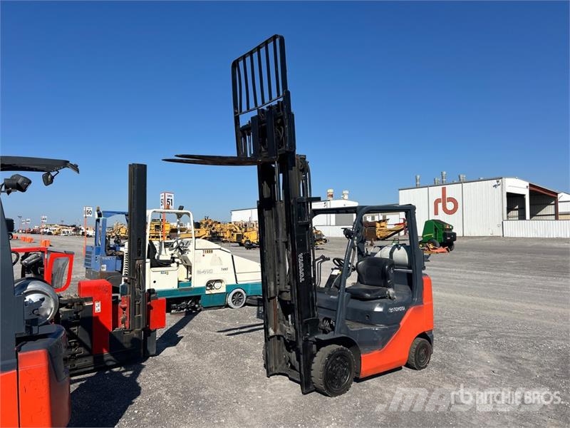 Toyota 8FGCU25 4500 lb Cushion Tire Forklift شاحنات ذات رافعات شوكية - أخرى