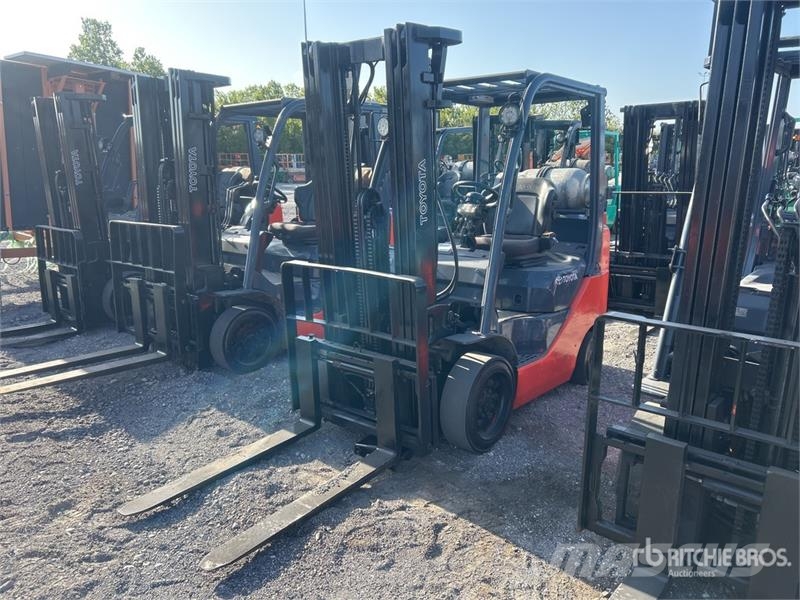 Toyota 8FGCU25 4500 lb Cushion Tire Forklift 그 외 지게차