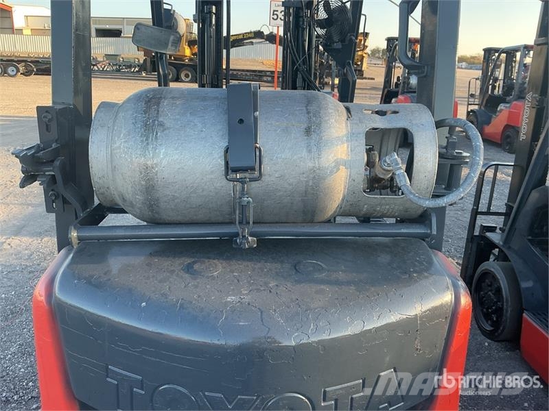 Toyota 8FGCU25 4500 lb Cushion Tire Forklift Heftrucks overige