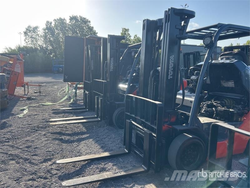 Toyota 8FGCU25 4500 lb Cushion Tire Forklift 그 외 지게차