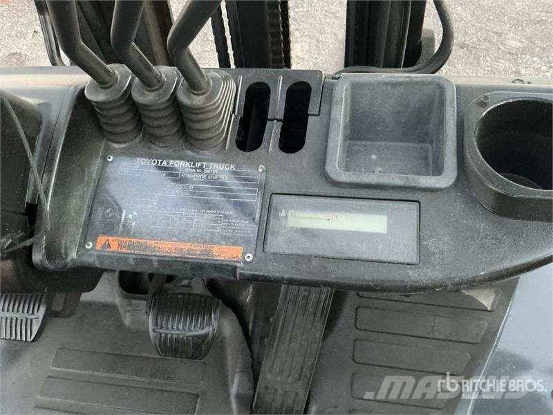 Toyota 8FGCU25 4500 lb Cushion Tire Forklift Другие складские механизмы