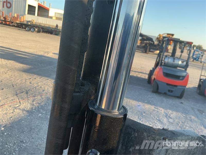 Toyota 8FGCU25 4500 lb Cushion Tire Forklift Šakiniai krautuvai - Kita