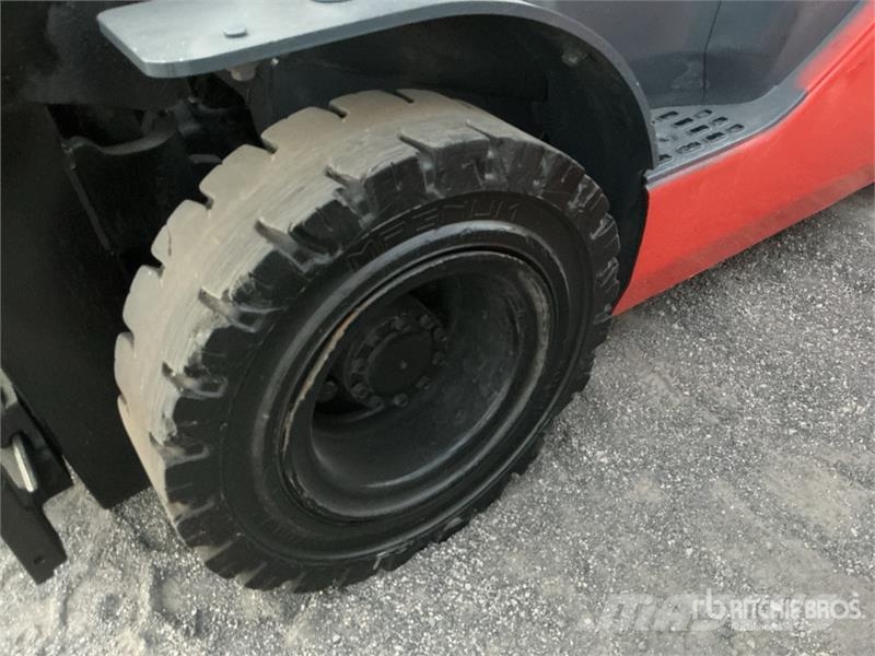 Toyota 8FGCU25 4500 lb Cushion Tire Forklift Другие складские механизмы