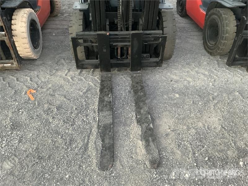 Toyota 8FGCU25 4500 lb Cushion Tire Forklift Другие складские механизмы