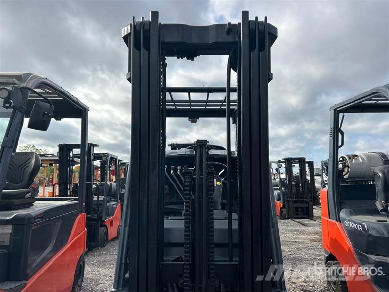 Toyota 8FGCU25 4500 lb Cushion Tire Forklift Інше