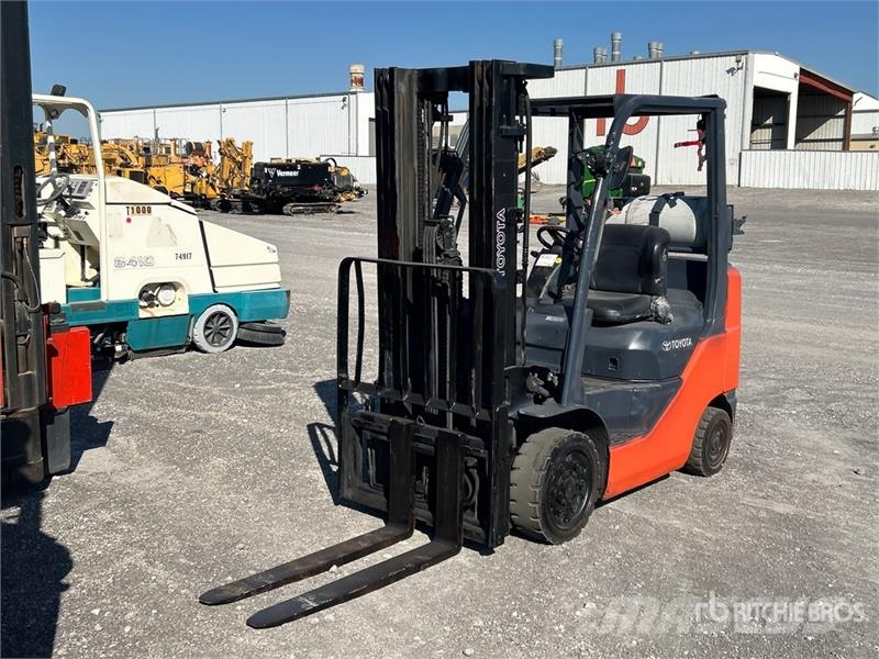 Toyota 8FGCU25 4500 lb Cushion Tire Forklift شاحنات ذات رافعات شوكية - أخرى