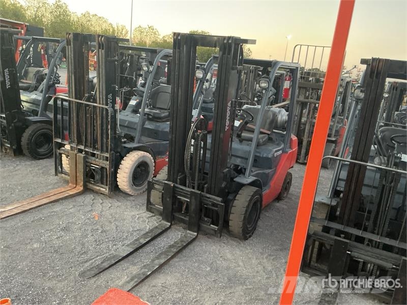 Toyota 8FGCU25 4500 lb Cushion Tire Forklift Другие складские механизмы