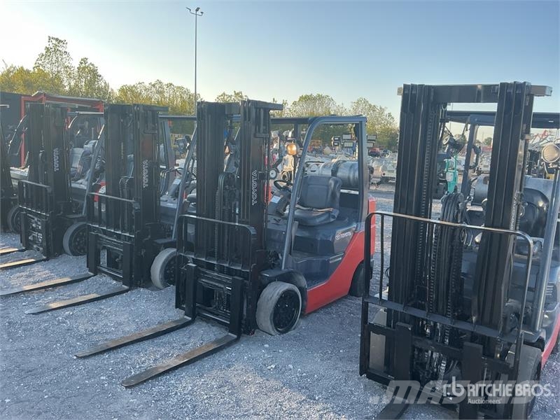 Toyota 8FGCU25 4500 lb Cushion Tire Forklift Šakiniai krautuvai - Kita