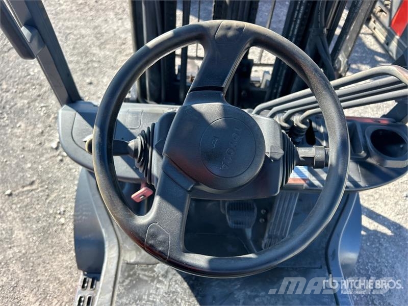 Toyota 8FGCU25 4500 lb Cushion Tire Forklift شاحنات ذات رافعات شوكية - أخرى