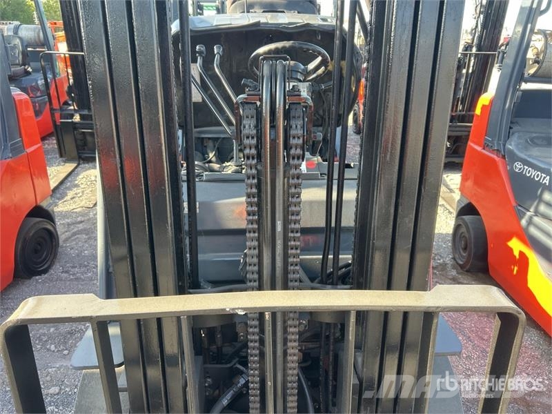 Toyota 8FGCU25 4500 lb Cushion Tire Forklift 그 외 지게차