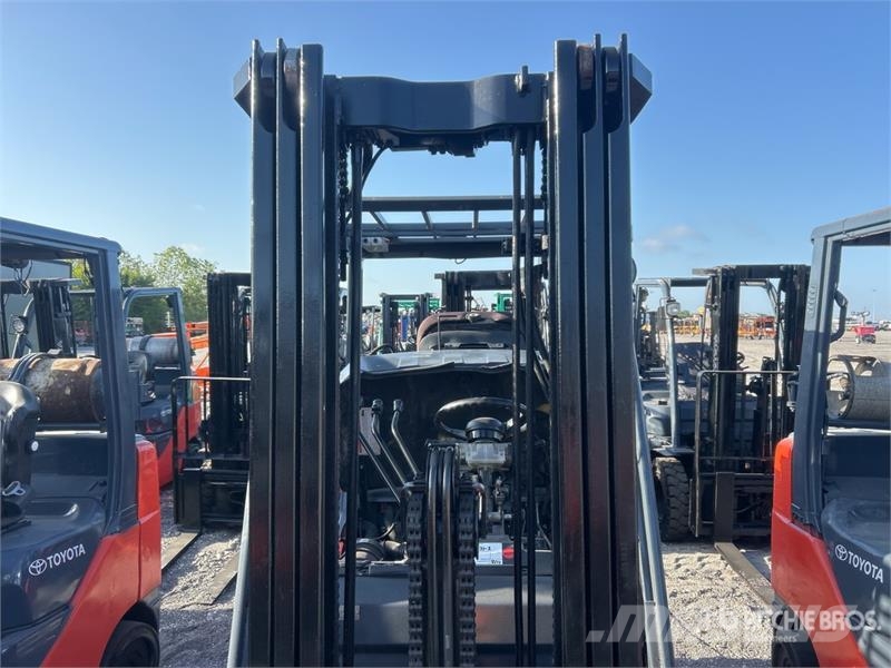 Toyota 8FGCU25 4500 lb Cushion Tire Forklift 그 외 지게차