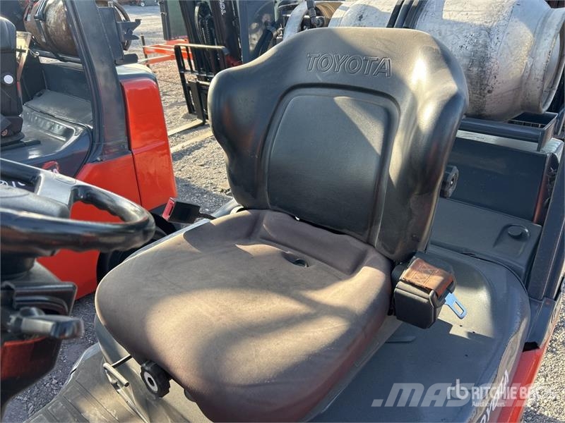 Toyota 8FGCU25 4500 lb Cushion Tire Forklift 그 외 지게차